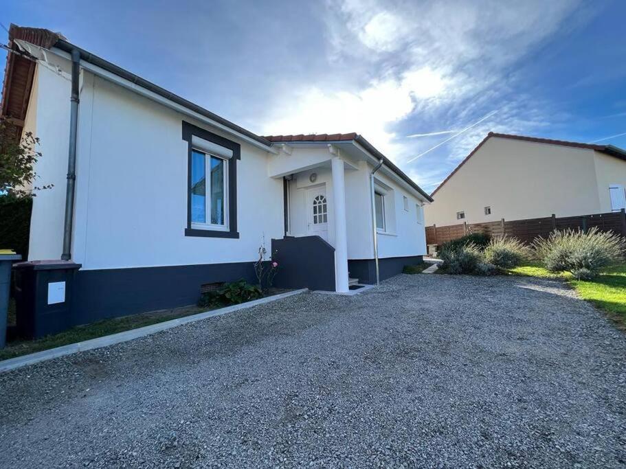 Jolie Maison, Jardin Et Parking Desertines  Zewnętrze zdjęcie