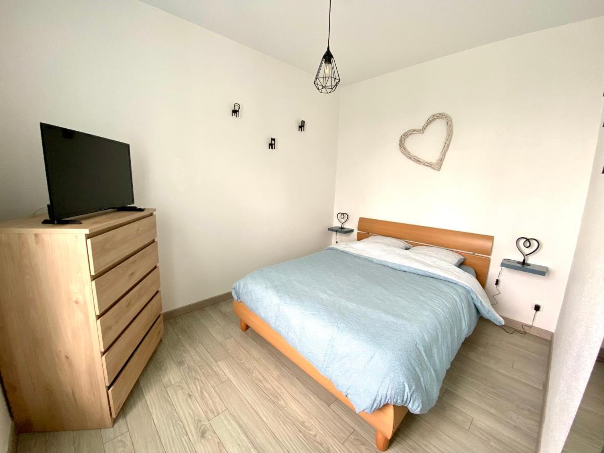 Jolie Maison, Jardin Et Parking Desertines  Zewnętrze zdjęcie